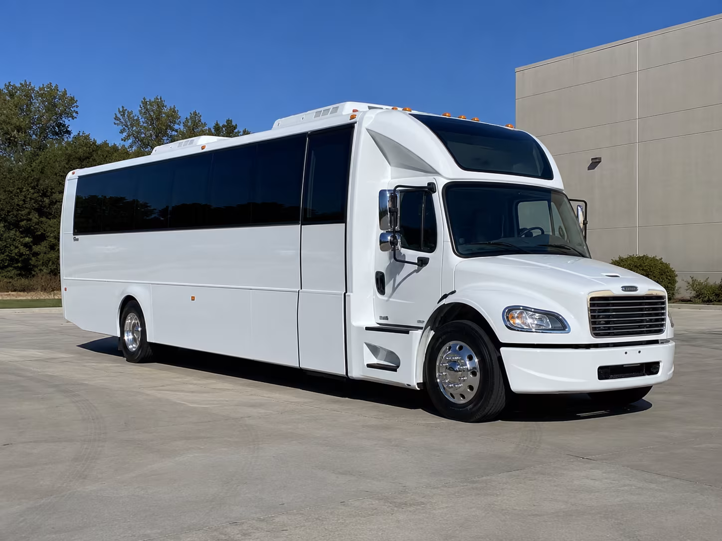 ankeny 28 passenger party bus
