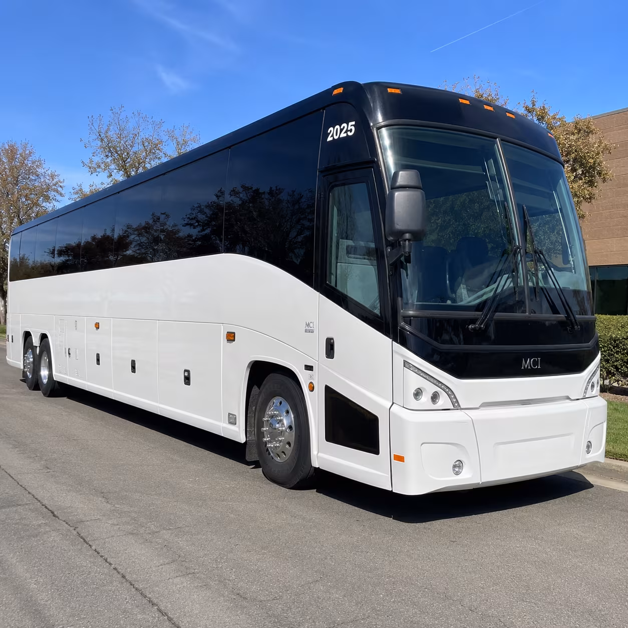 iowa state capitol and dmacc career exploration field trip buses